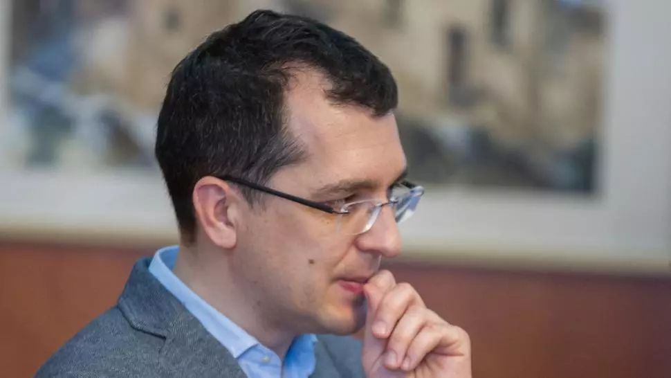 100% TU DECIZI! Vlad Voiculescu și rețeaua citostaticelor. Bântuit de relația de rudenie cu foști securiști 