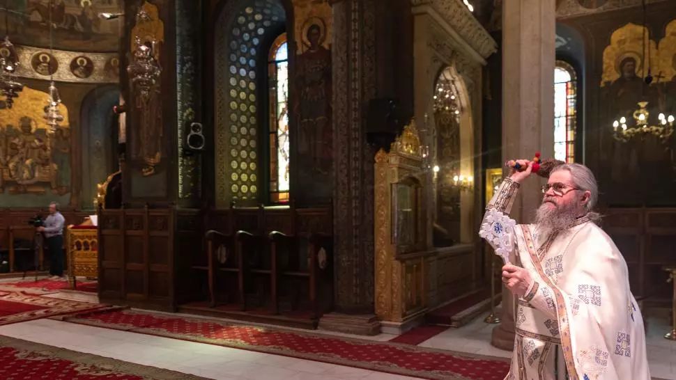 Duminică se redeschid lăcașurile de cult pentru slujbe. Ce condiții trebuie să respecte credincioșii 