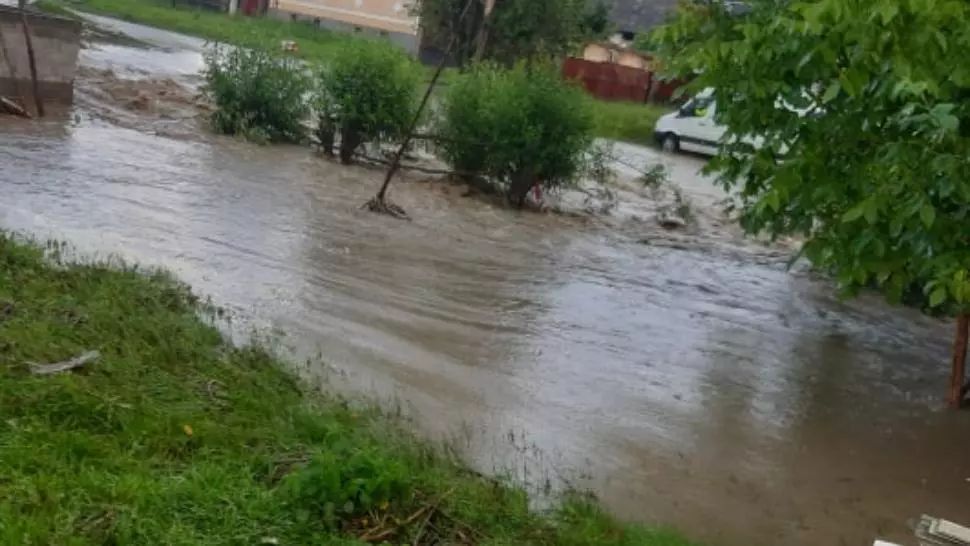 Alertă cod portocaliu de vreme rea prelungită în 23 de județe, alte 11 județe sub cod galben