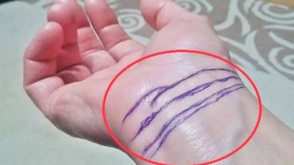 Tu câte linii ai la încheietura mânii? Numărul lor îți arată cât vei trăi