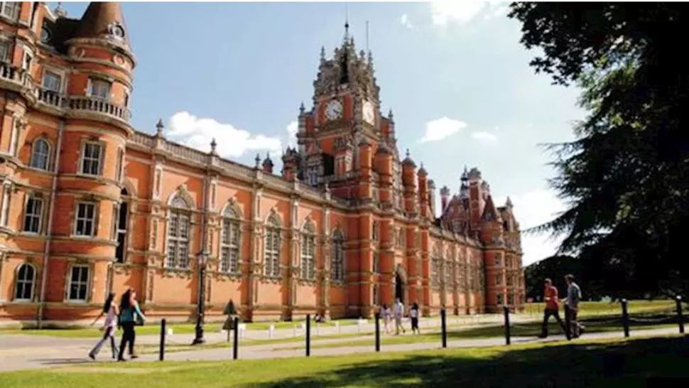 Din toamnă, TAXE mai mari pentru studenții UE din Anglia