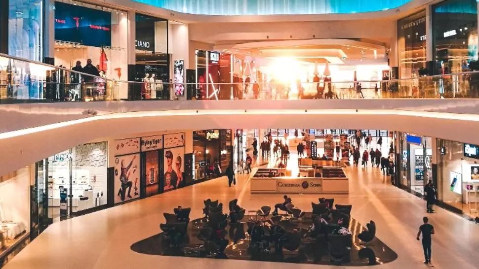 Tentativă de viol într-un mall din Capitală! Bărbatul era drogat