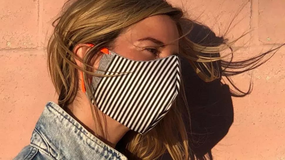 Masca în spațiile publice deschise devine OBLIGATORIE și în Vaslui, din 4 august