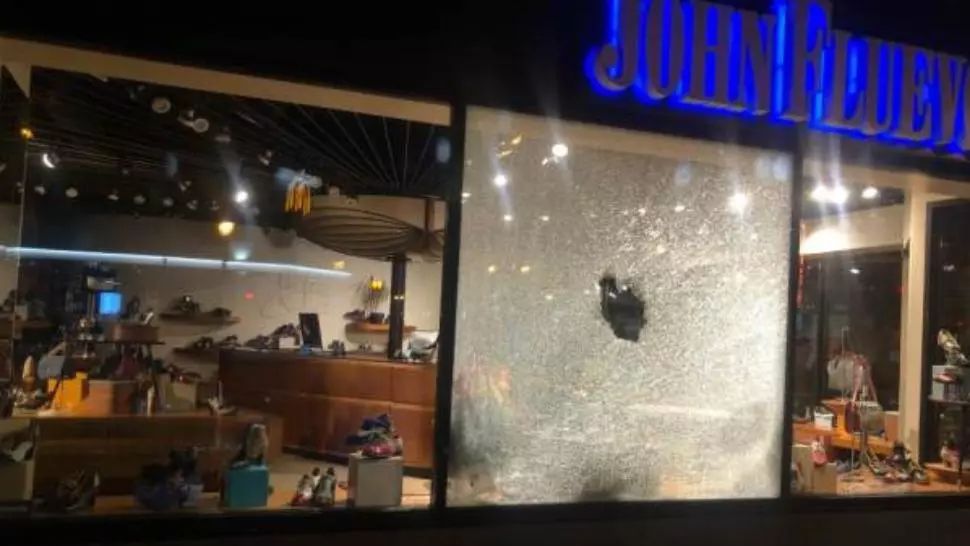 Atac armat la Minneapolis, un mort și 11 răniți. Poliția este în stare de alertă