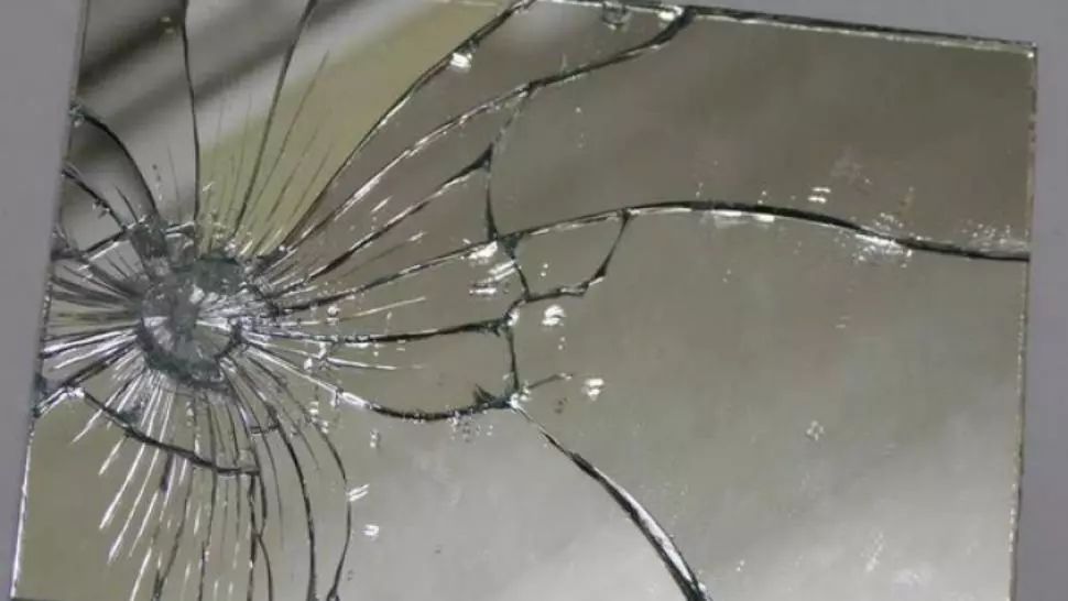 Baba Vanga, sfaturi de preț: Cum să atragi BANII ca un magnet. Trucul oglinzii sparte