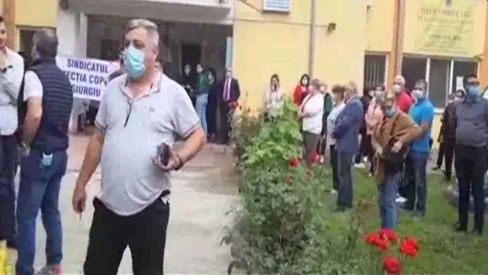 Protest în plină pandemie: Angajații DGASPC Giurgiu au ieșit în stradă. Află MOTIVELE