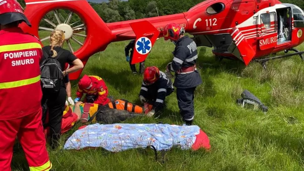 VIDEO Moblizarea de amploare, inclusiv un elicopter SMURD, pentru un bărbat care a căzut cu ATV-ul