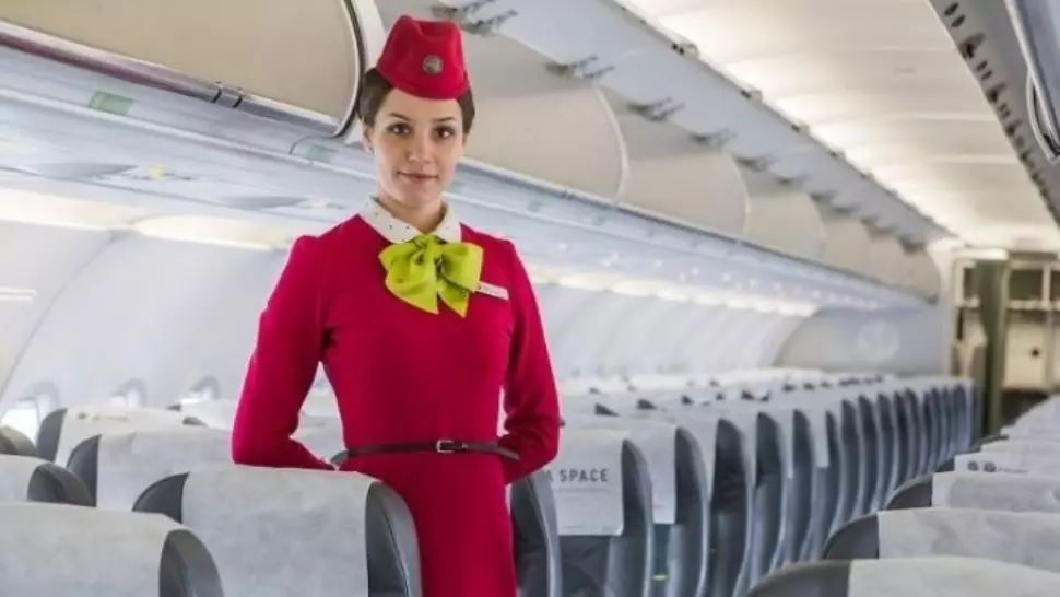 Secretele murdare ale meseriei, dezvăluite de însoţitorii de bord. Ce se întâmplă în aer