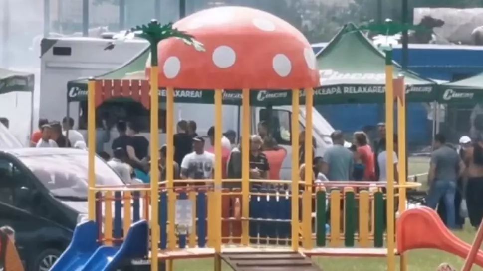 VIDEO Sute de oameni ignoră orice normă de protecție COVID la un târg din Prahova, au fost trimiși jandarmii