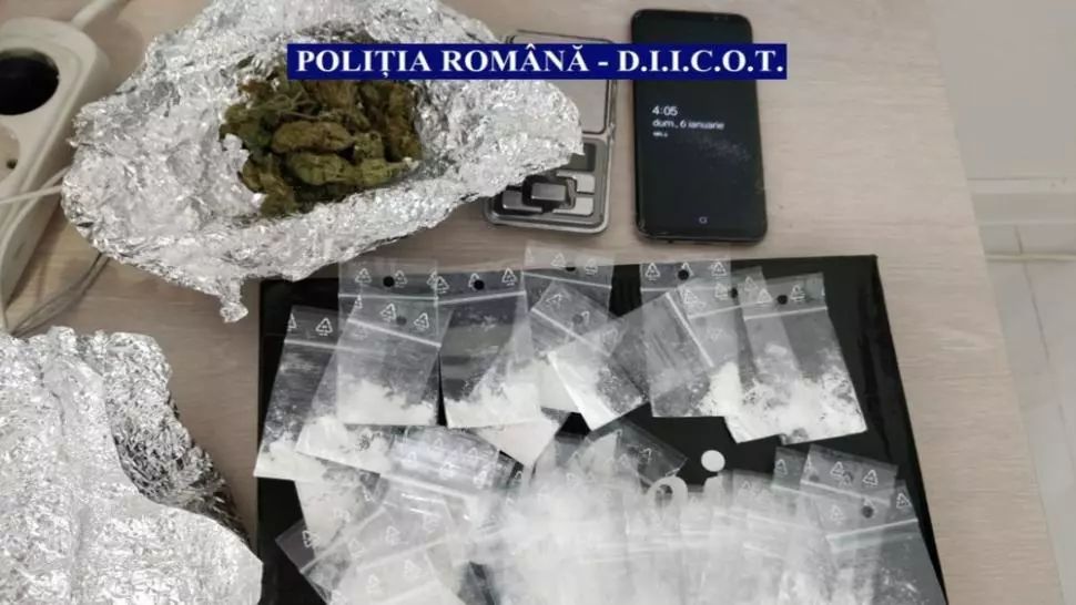 Percheziții în Călărași, la persoane bănuite de trafic de droguri 