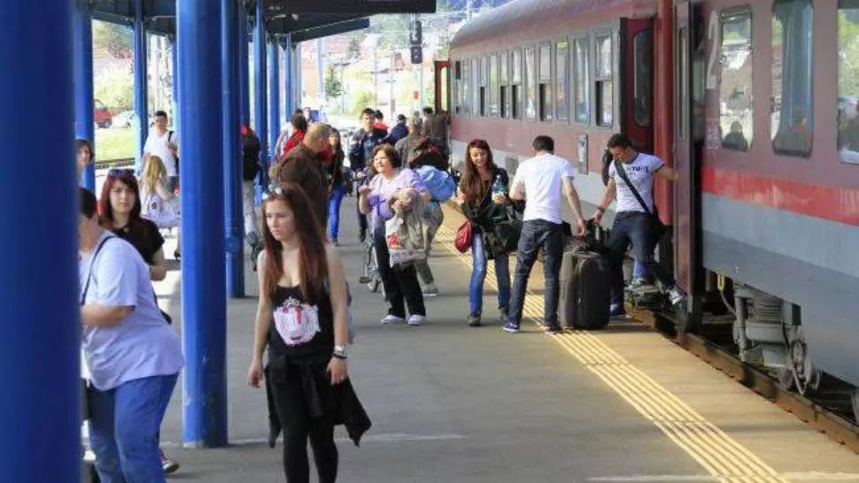 CFR Călători repune în circulație noi trenuri suspendate din cauza COVID-19. LISTA completă din 15 iunie