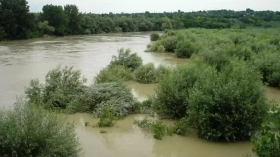 VIDEO Situație dramatică pentru botoșăneni! Prutul a depășit cota de inundație cu 170 de centimetri