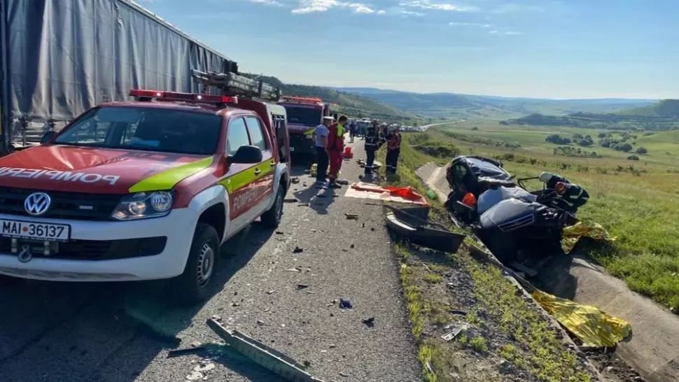 FOTO/ Accident GRAV în județul Cluj. Trei persoane și-au pierdut viața