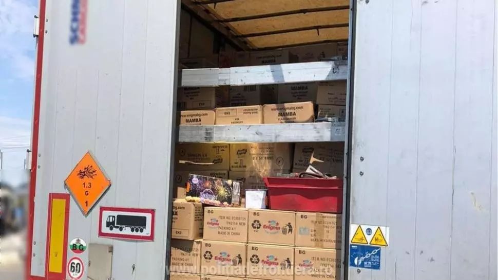 Peste 23.250 kg de materiale pirotehnice, descoperite la Vama Giurgiu
