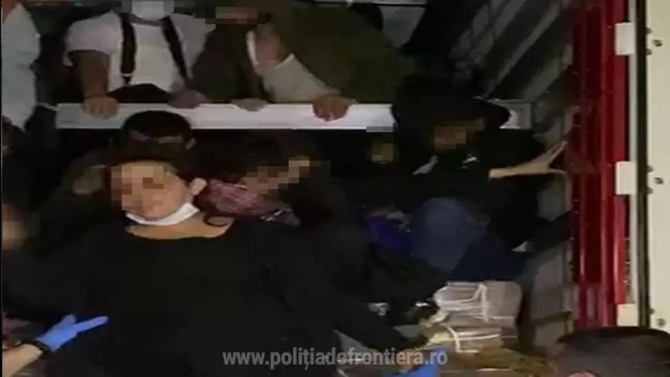 48 de imigranți, înghesuiți într-un TIR, descoperiți în timp ce încercau să treacă frontiera Nădlac