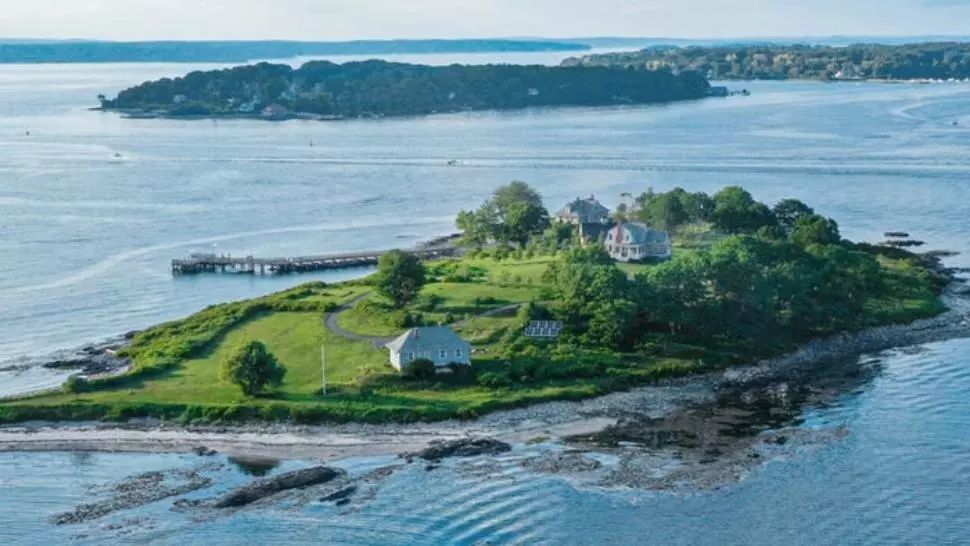 O insulă privată cu 5 plaje poate fi a ta timp de o săptămână, pentru 250.000 de dolari