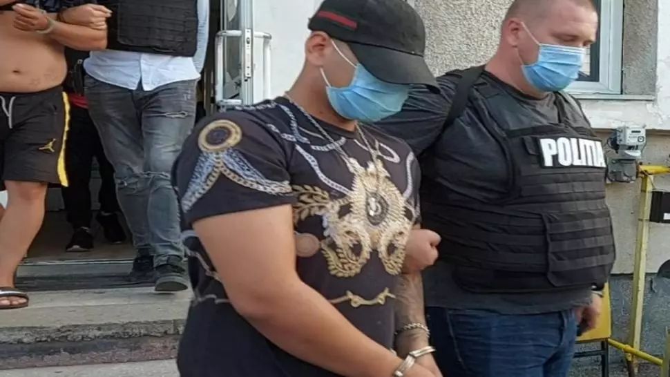 Reţinuţi după ce au tâlhărit mai multe tinere din Gorj, care locuiau cu chirie