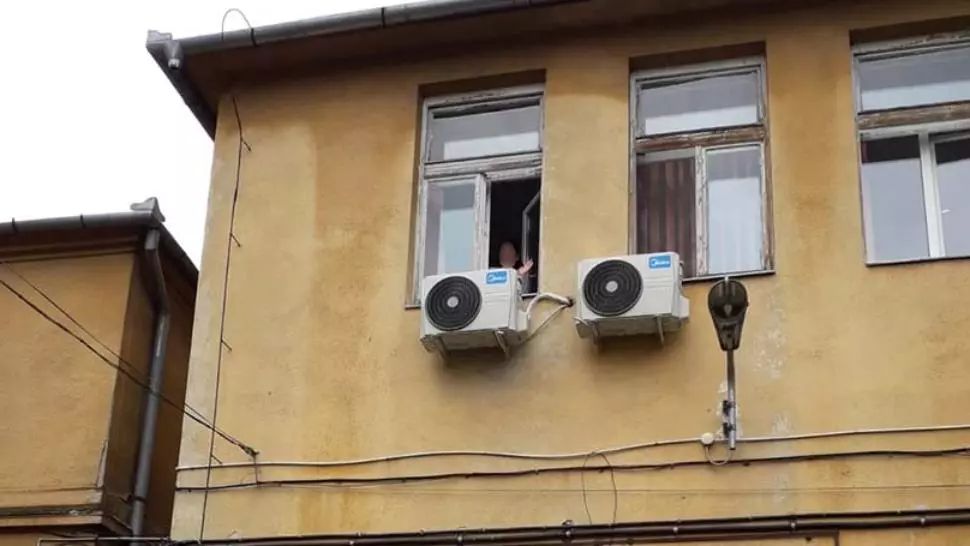 Lecție de viață: o fetiță de 12 ani, din Oradea, s-a internat după ce a fost confirmată COVID, pentru a-și proteja mama 