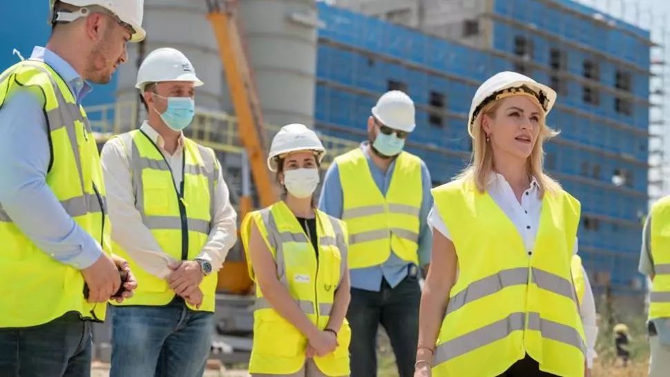 Gabriela Firea, mesaj codat. ,,FERIȚI-VĂ, fugiti de oameni lingușitori care trădează!"