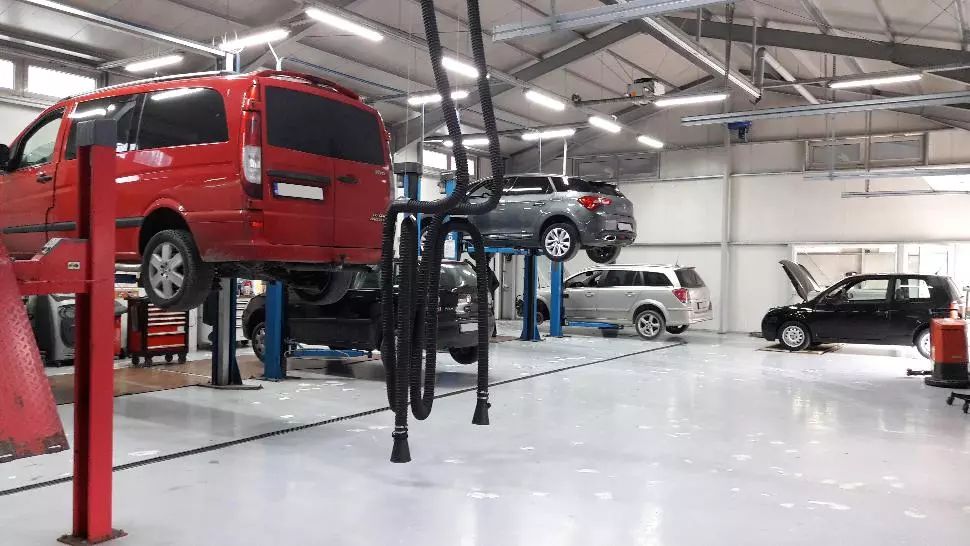 Controale la service-urile auto: amenzi în valoare de 1.407.000 lei. Ce au descoperit comisarii ANPC