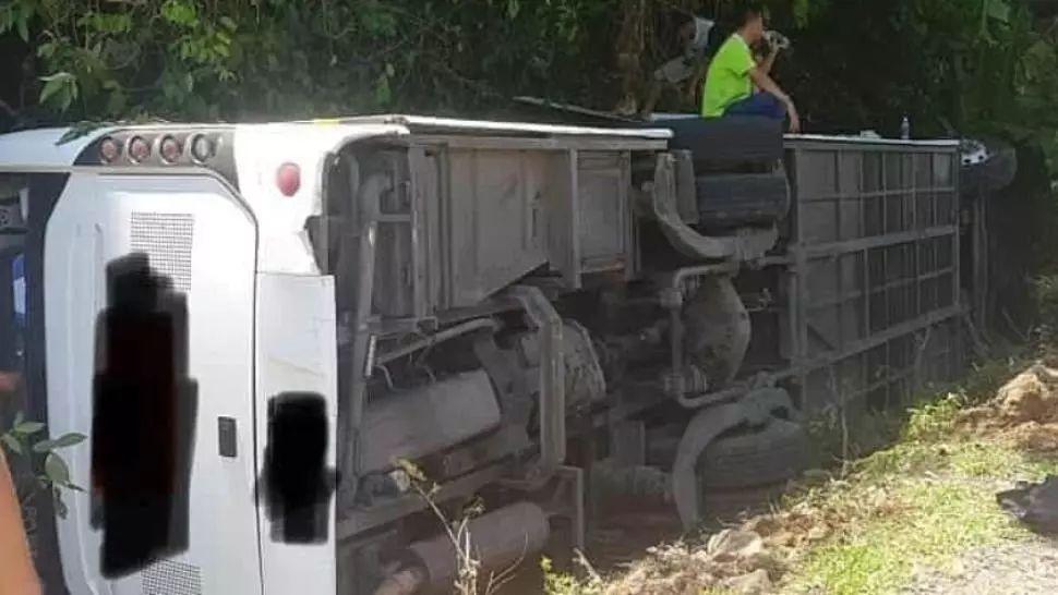 Accident CUMPLIT în Vietnam: Cel puţin 15 morți și zeci de răniți după ce un autobuz s-a răsturnat într-o prăpastie