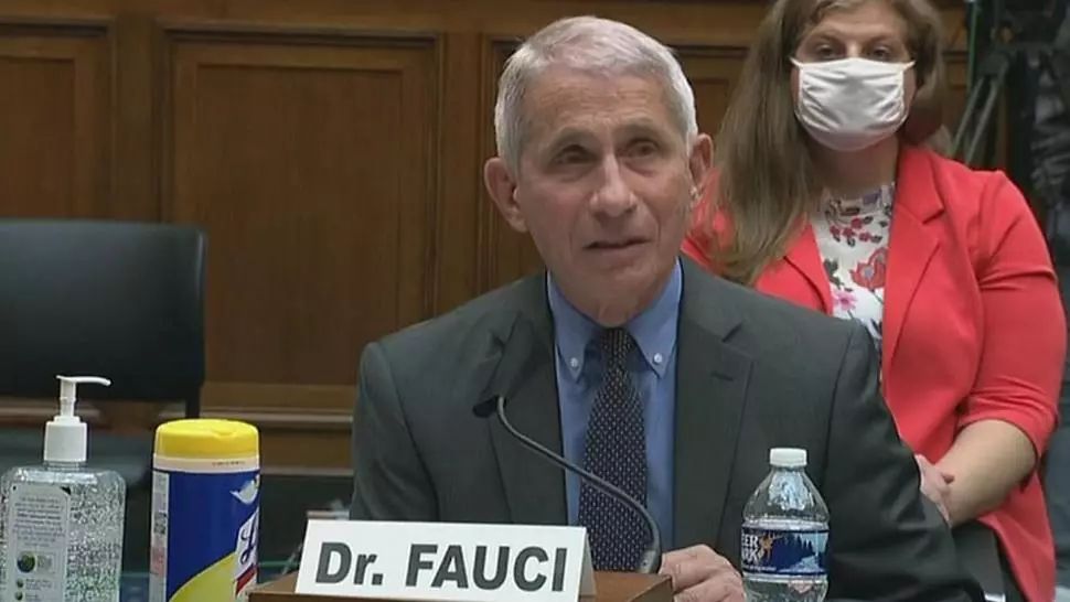 Anthony Fauci avertizează: Situația din SUA chiar nu e bună. Tinerii NU ar trebui să se simtă invulnerabili!