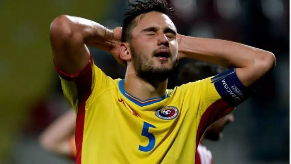 Fotbalist român, bătut de coechipieri pentru că este infectat cu noul coronavirus