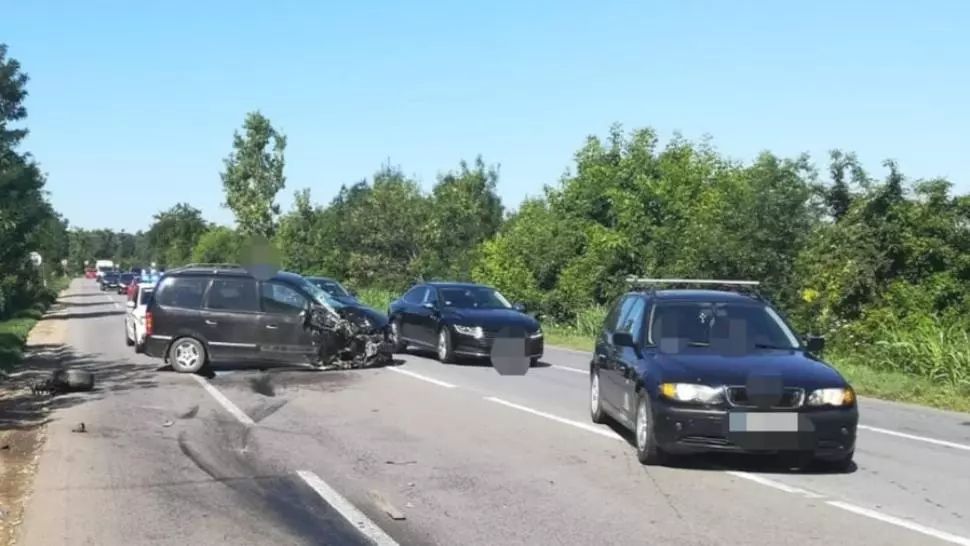 Trei persoane RĂNITE într-un accident GRAV la Coșereni, jud. Ialomița