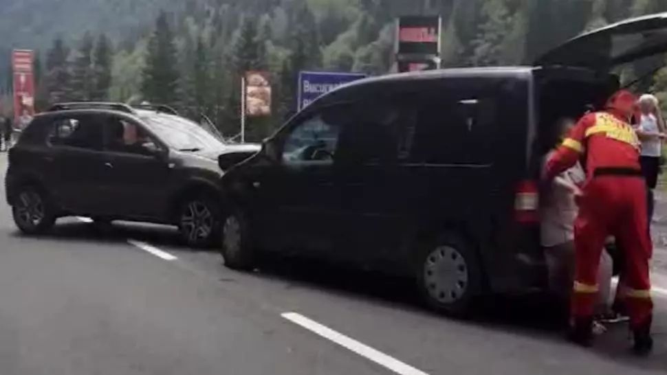 Accident grav la intrarea în Predeal: 5 RĂNIȚI și trafic blocat pe DN1