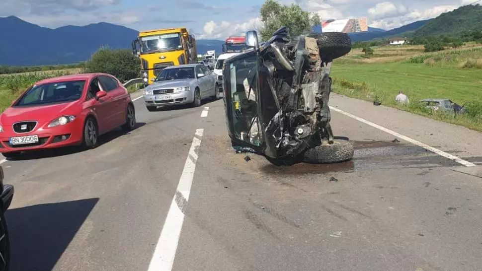 FOTO + VIDEO Accident grav în județul Bistrița Năsăud, 4 oameni răniți, a intervenit elicopterul SMURD