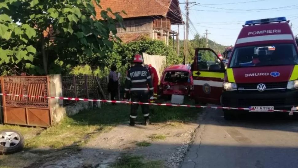 Accident TERIBIL în județul Argeș: o femeie A MURIT, alte două au fost rănite, STRIVITE de o mașină în timp ce stăteau pe bancă