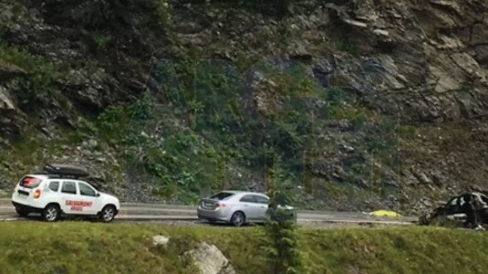 VIDEO Tragedie pe Transfăgărășan, un mort și doi răniți după ce o mașină a ieșit pe pe șosea