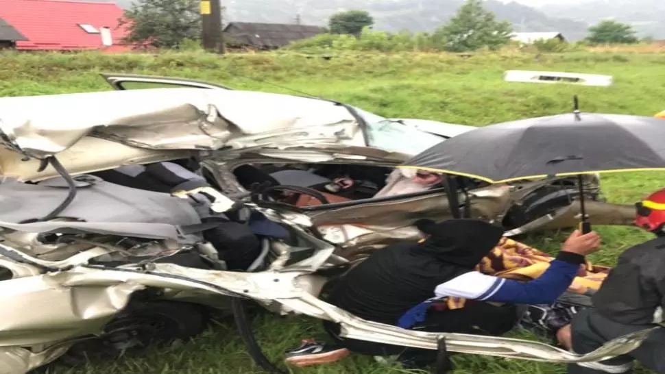 IMAGINI TERIBILE Accident feroviar în județul Bacău, o victimă în stare gravă 