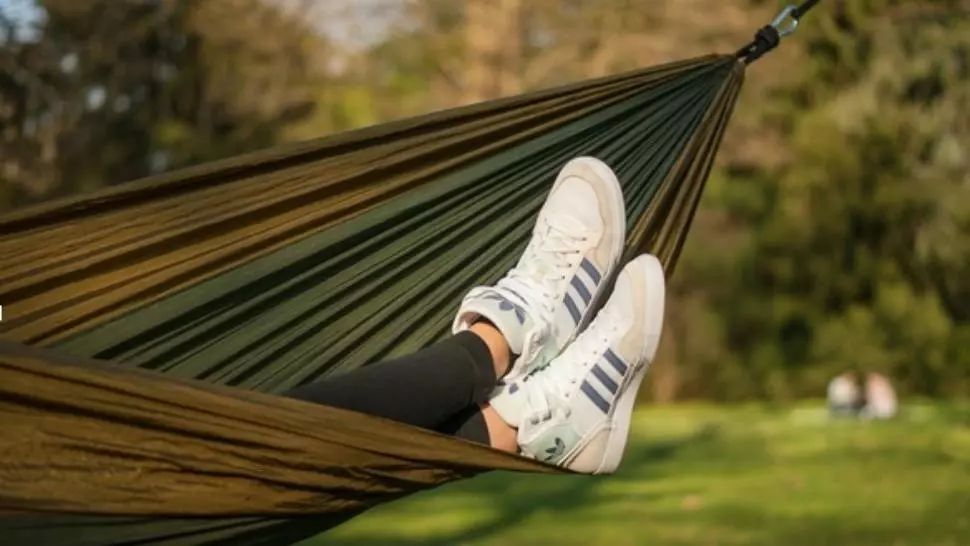 7 tipuri de pantofi sport, la modă pentru o vară călduroasă (P)