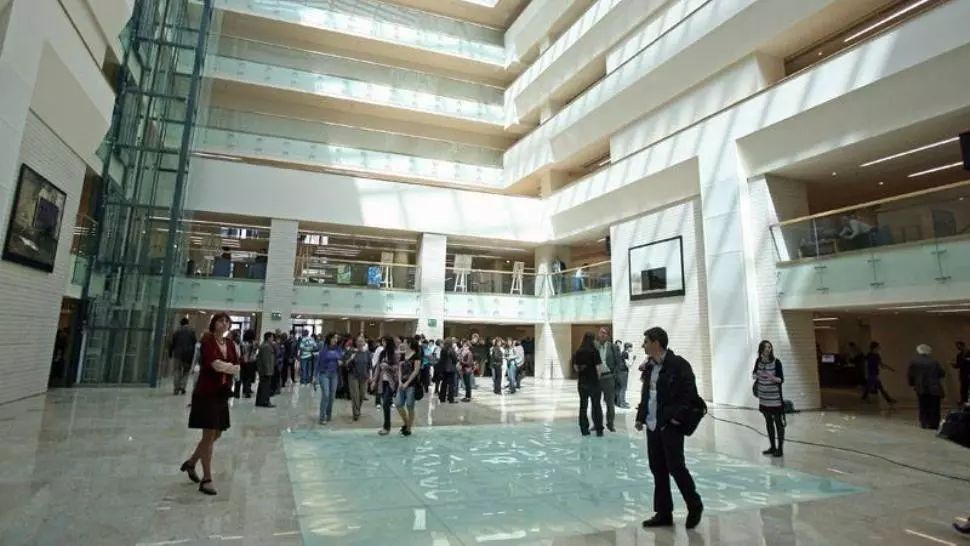 Intrarea la Biblioteca Națională a României se va face NUMAI pe baza unui card