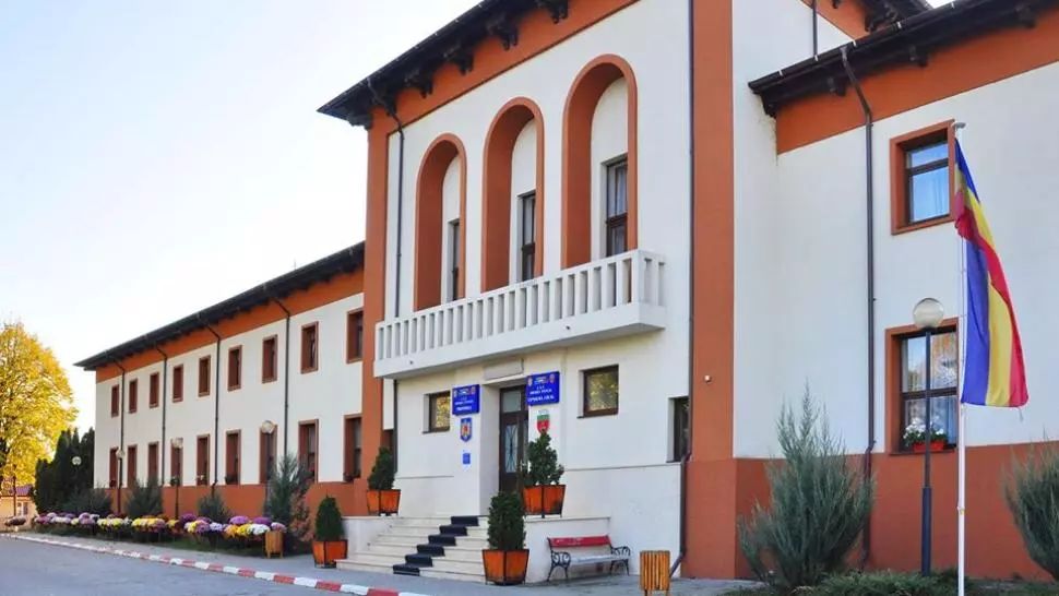 Un oraș din inima Moldovei nu mai este condus de nimeni după ce a fost „lovit” de coronavirus și corupție