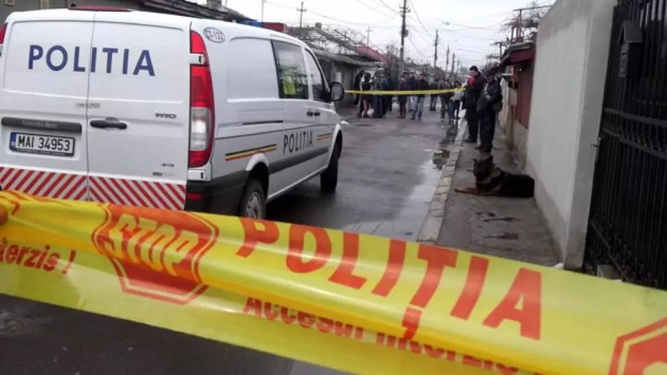 VIDEO | Crimă sângeroasă în Timiș. Un tânăr și-a ucis mama, iar apoi a fugit de la locul faptei - Este căutat de polițiști