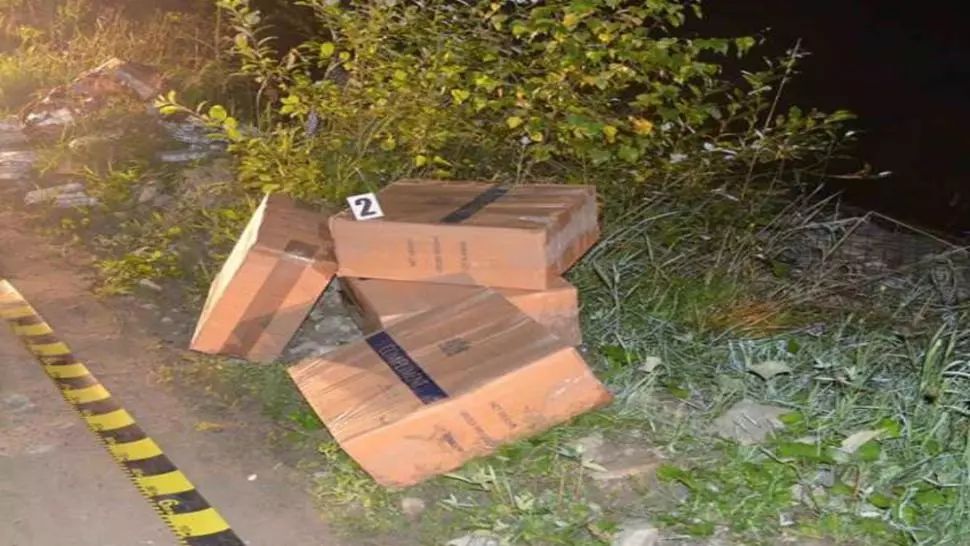 Focuri de armă la granița cu Ucraina pentru prinderea unor contrabandiști de țigări. Vinovații au abandonat marfa și au fugit 