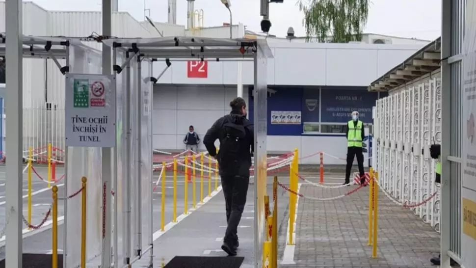 Producția la uzina „Dacia-Renault” din Mioveni, oprită începând de astăzi, timp de o lună