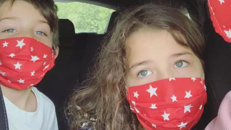 Elena Băsescu, reprofilare în timpul pandemiei de coronavirus: măști de protecție marca „EBA”