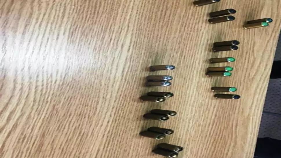  Zeci de cartuse confiscate din locuința unui arădean