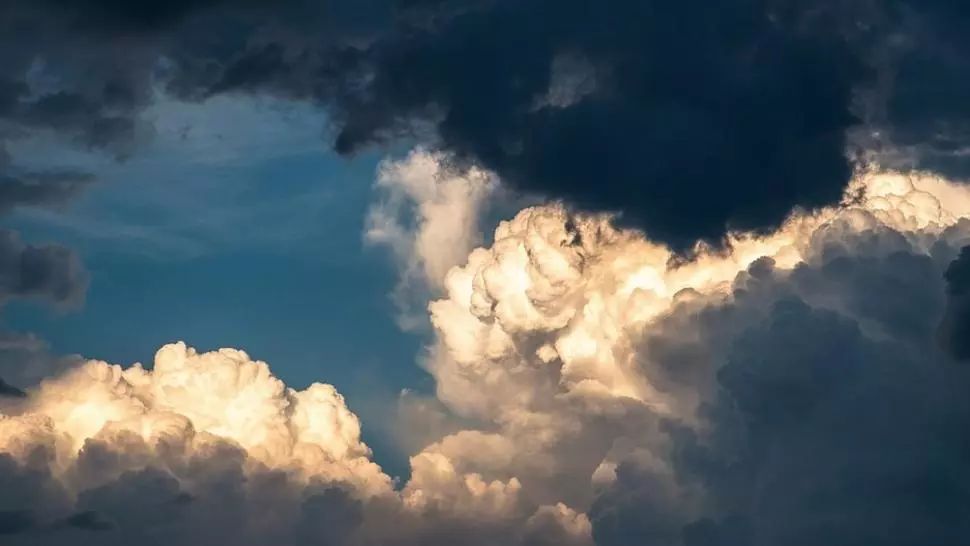 Potop în țară! COD PORTOCALIU de fenomene meteo SEVERE: furtuni, ploi torențiale și grindină