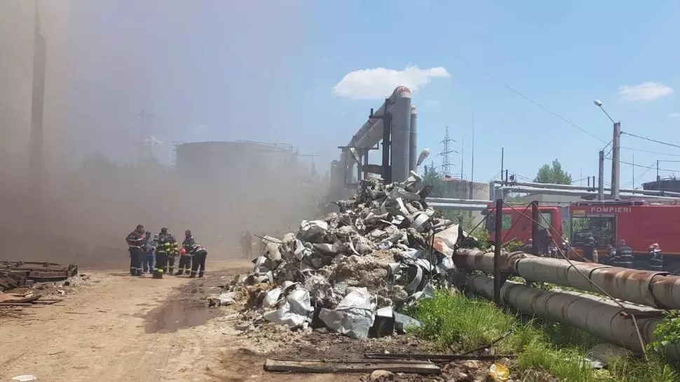 FOTO + VIDEO Incendiu la o fostă termocentrală din județul Dâmbovița, s-a emis RO-ALERT 