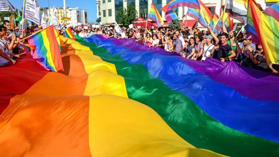 Interzicerea legalizării căsătoriilor între homosexuali în Rusia, în linie dreaptă