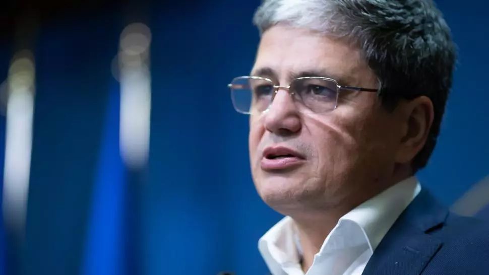 Bugetul alocat pentru cumpărarea tabletelor școlare, suplimentat cu 50 de milioane de euro. Anunțul lui Marcel Boloș