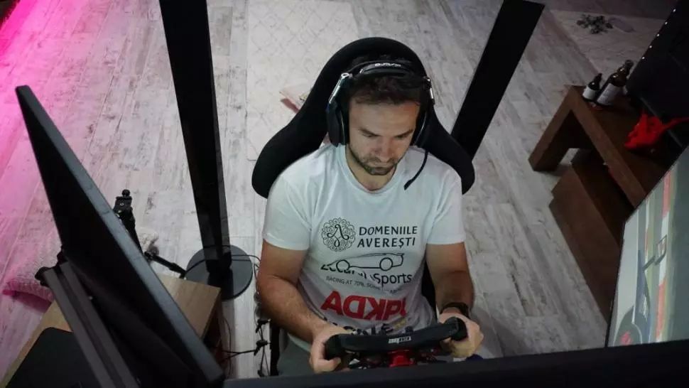 VIDEO | Florin Mergea se pregătește pentru o cursă de 24 de ore în SimRacing!