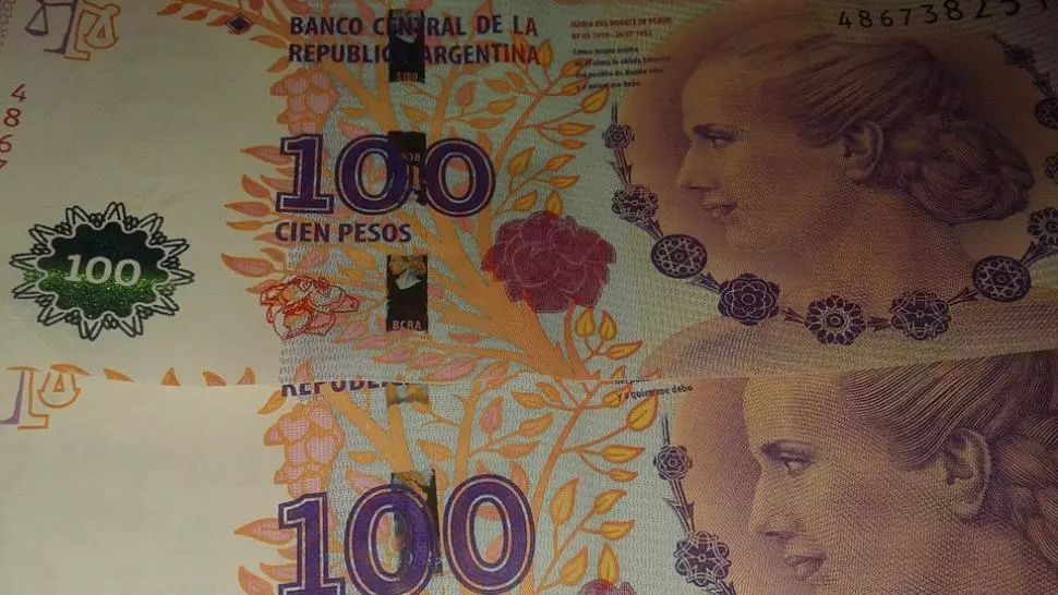Argentina, în criză de bani, a început să importe bancnote pentru a avea numerar 