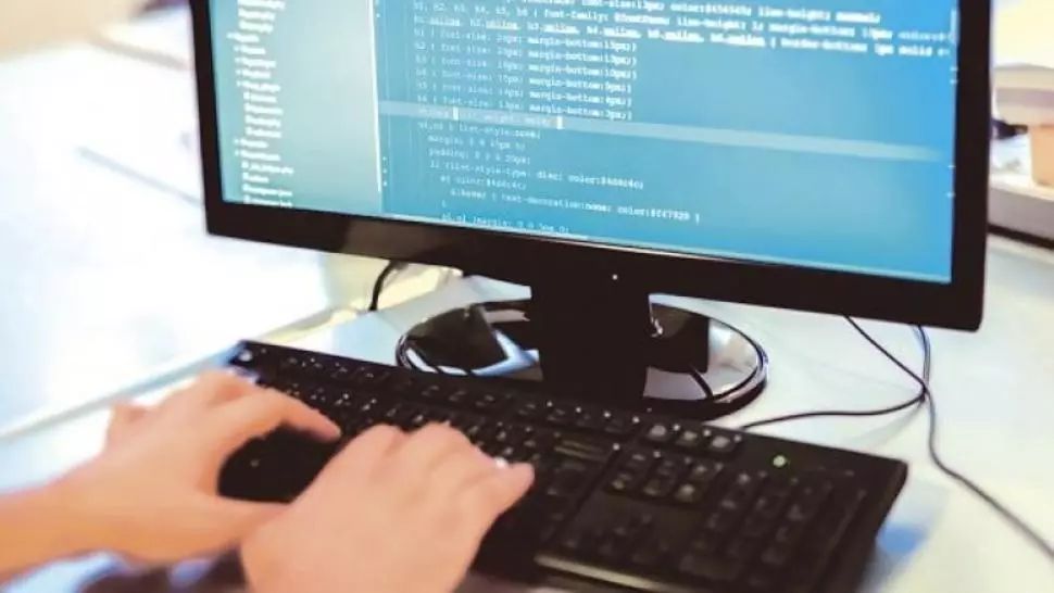 O polițistă din Prahova, trimisă în judecată după ce a accesat baza de date ca să afle zilele de naștere ale unor rude