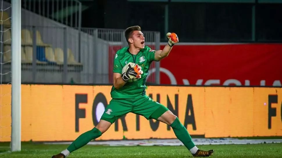 Portarul eliminat al Rapidului a răbufnit la final: “E bătaie de joc, m-am uitat pe reluare”