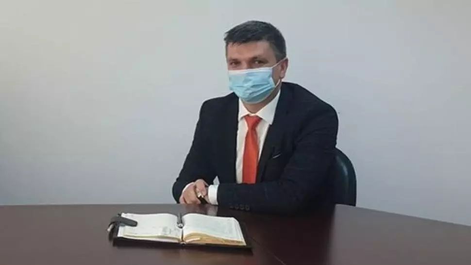 Prefectul de Olt, internat cu noul COVID, transferat de urgență în București. Starea sa de sănătate s-a înrăutățit